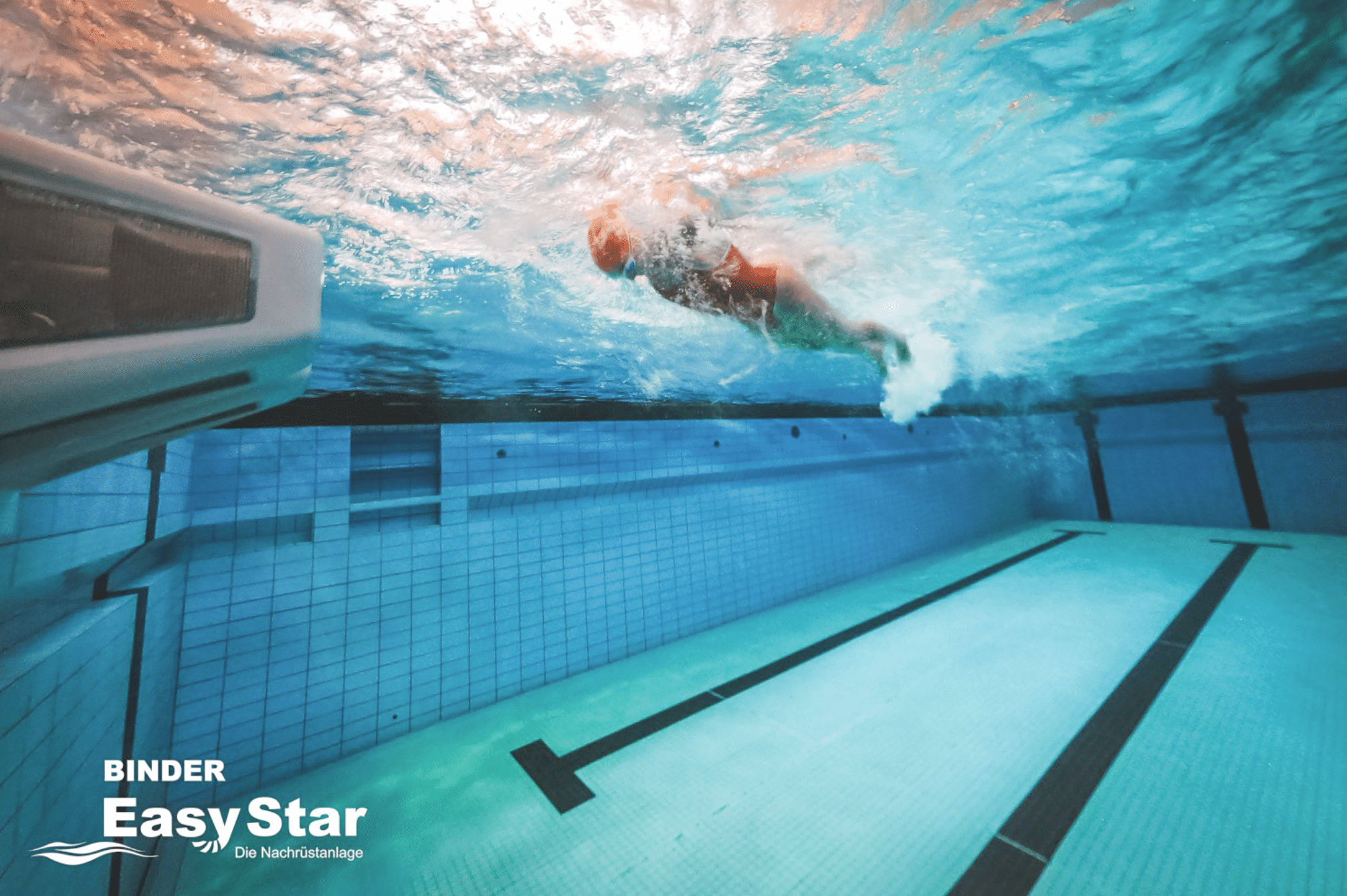 Schwimmerin unter Wasser im Pool mit Gegenstromanlage EasyStar von Binder zum Nachrüsten für Pools und Schwimmbecken.