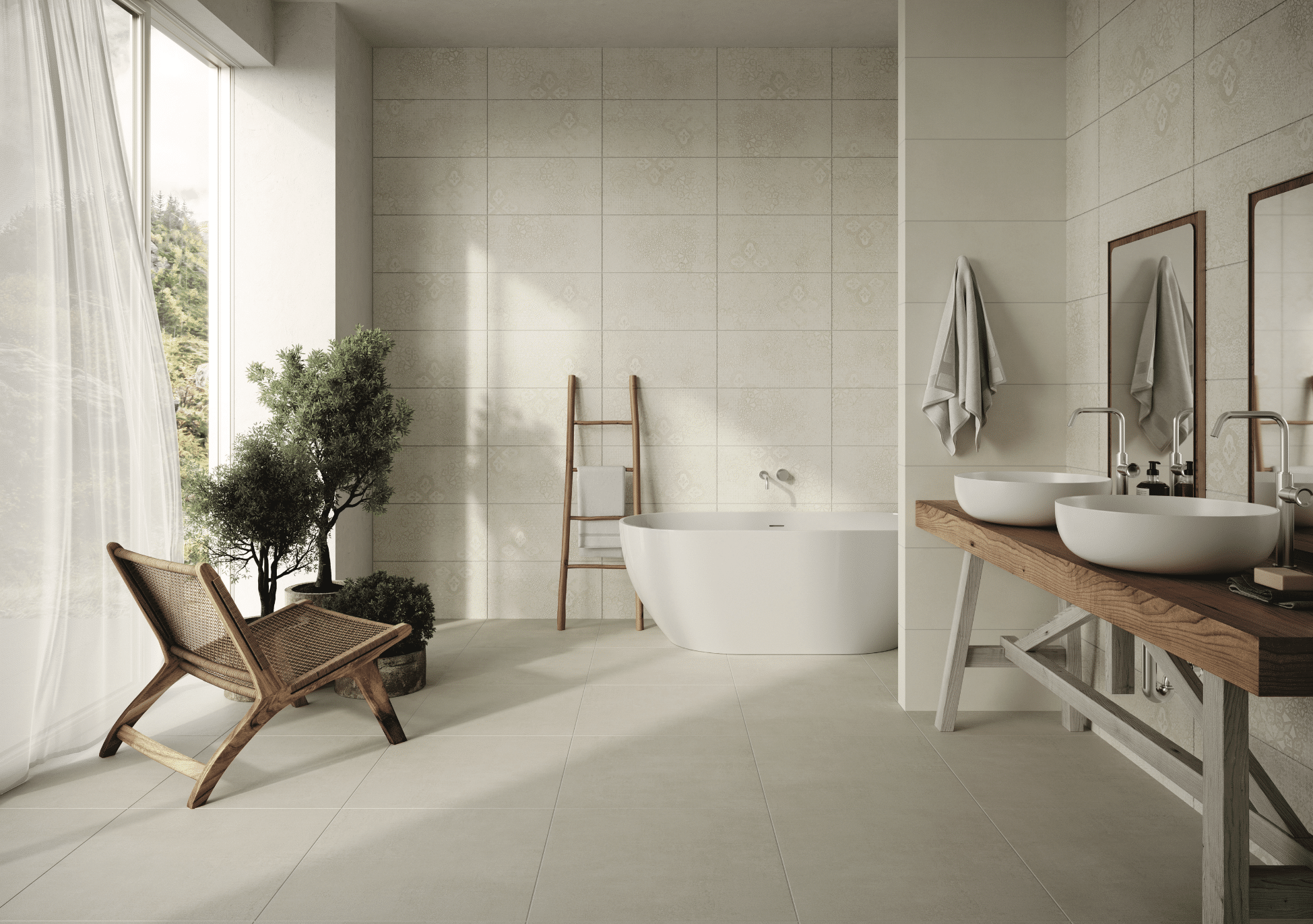 C. Bergmann zeigt ein helles Badezimmer mit Fliesen in Naturtönen an der Wand und Boden mit einem Doppelwaschtisch aus Holz und einer freistehenden Badewanne von ABK.