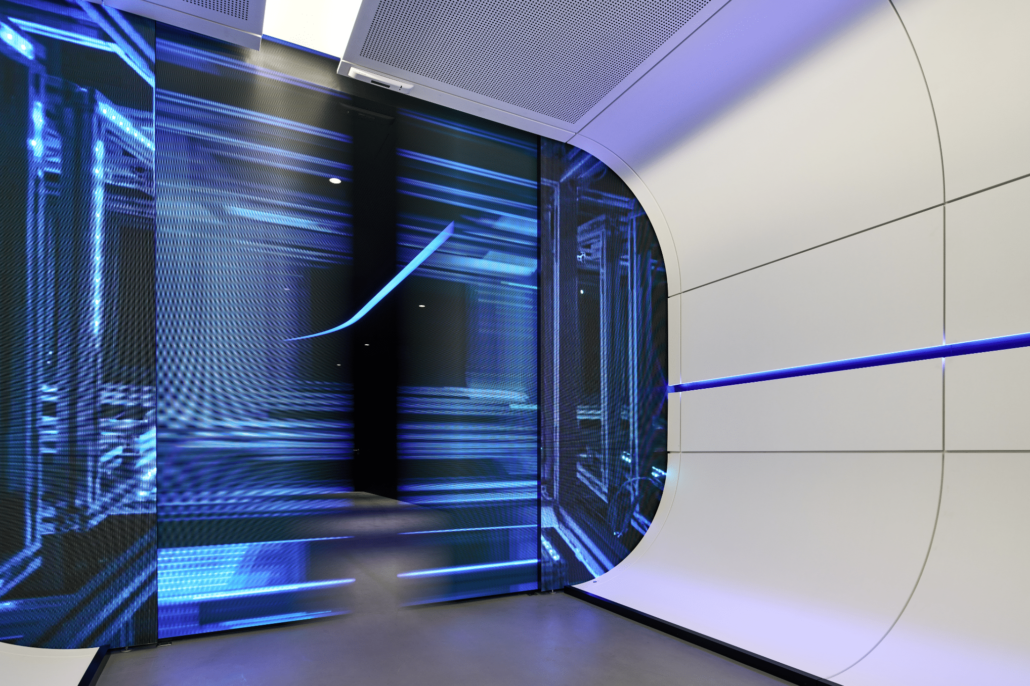 Die Fill Future Tube von ETVIR von innen in blau. © raumpixel