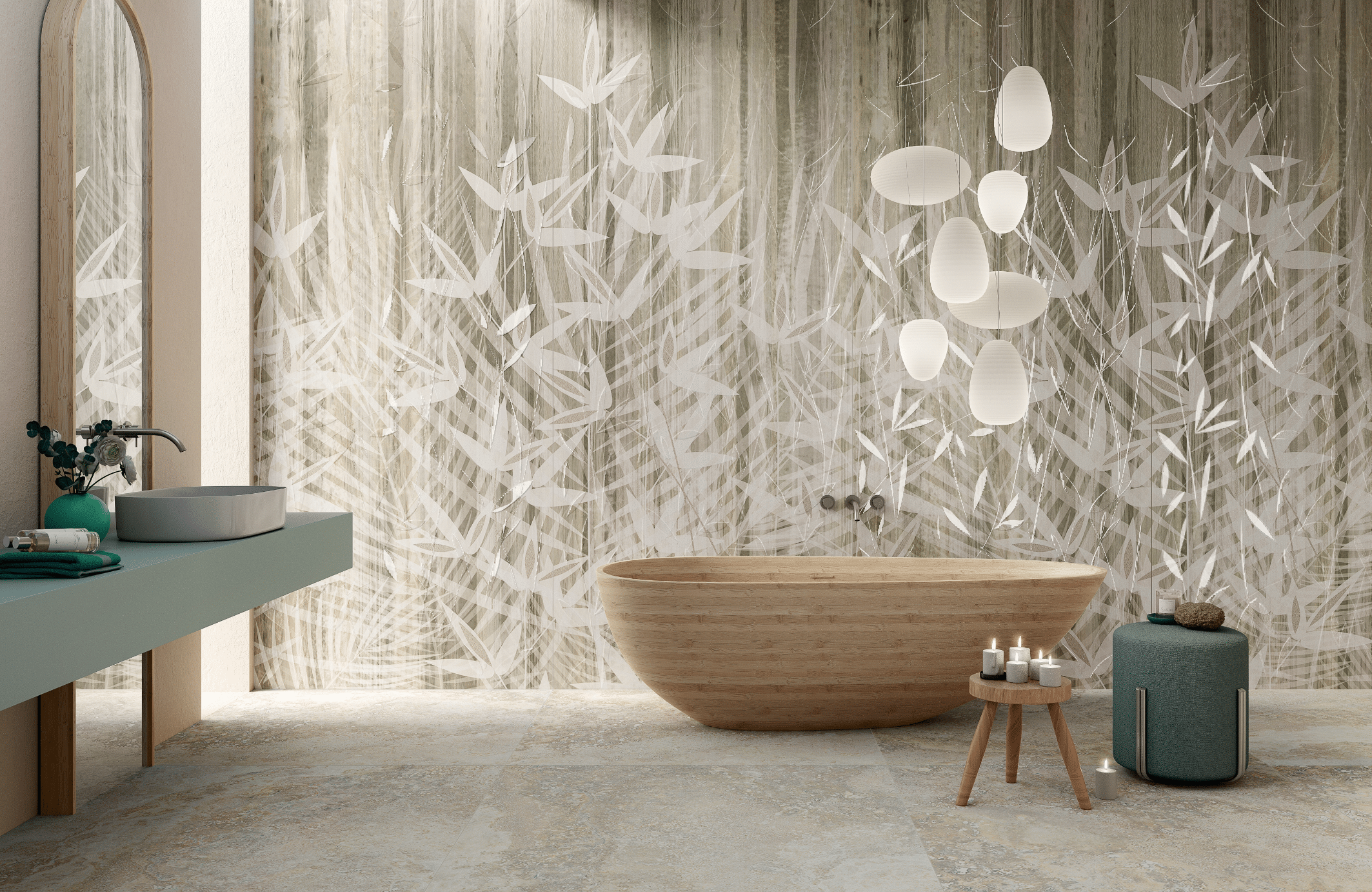 Fliesendorf zeigt ein modernes Badezimmer mit hellem Fliesenboden und einer Badewanne in Holzoptik mit kleinem Beistelltisch und grünem Hocker vor einer gemustertem Wand.