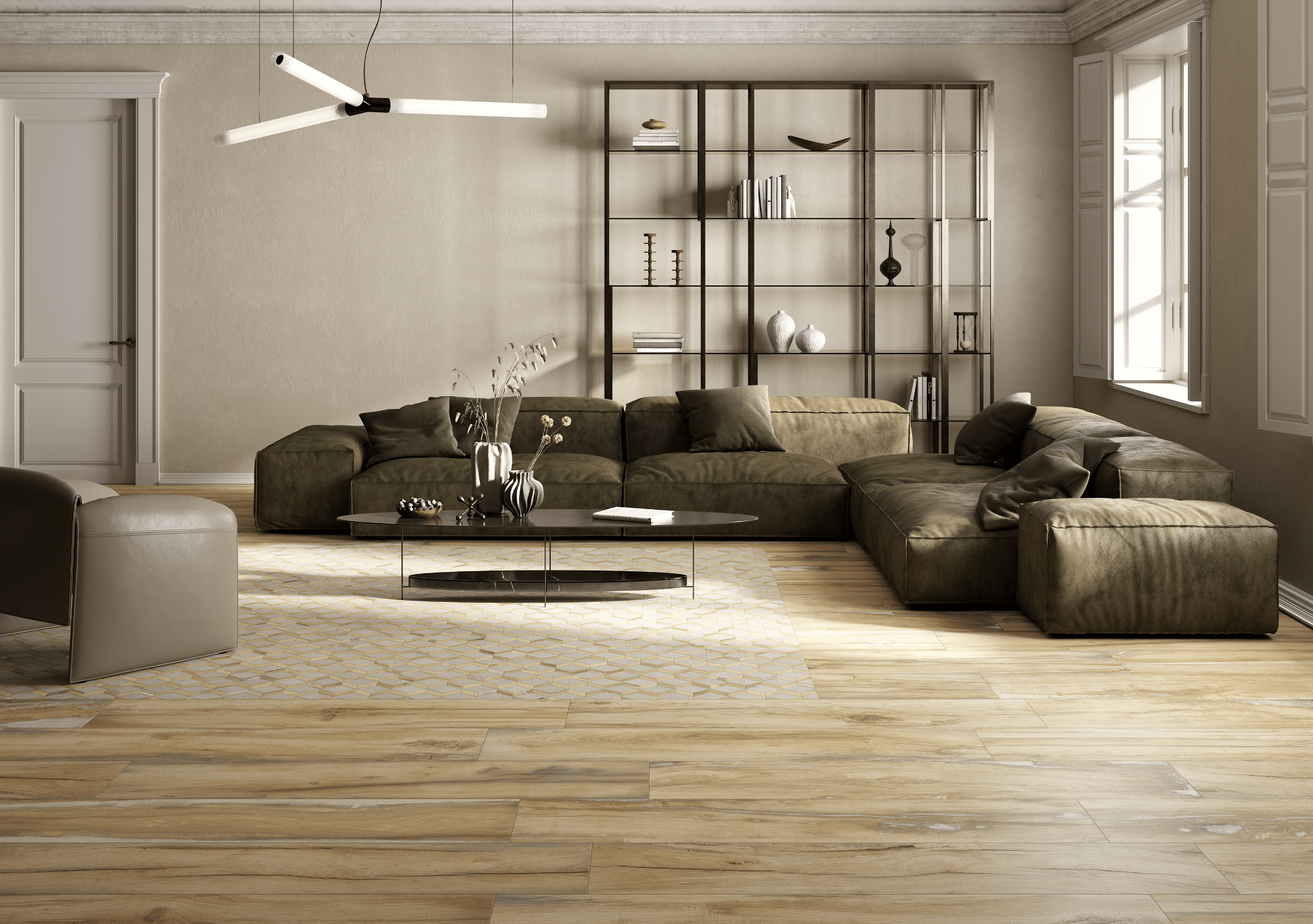 Fliesendorf zeigt ein Wohnzimmer mit gefliestem Boden in Holzoptik, einer olivgrünen Couch aus Leder, ovalem Beistelltisch und schwarzem Wandregal mit Dekoelementen.