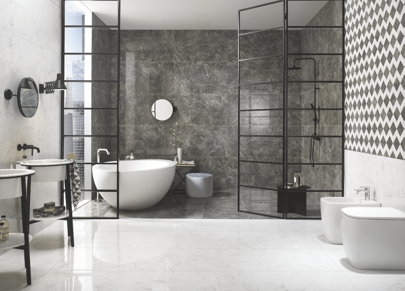 Fliesendorf zeigt ein sehr modernes Badezimmer in schwarz weiß mit Lofttüren, freistehender Badewanne, Doppelwaschtisch und Toilette.