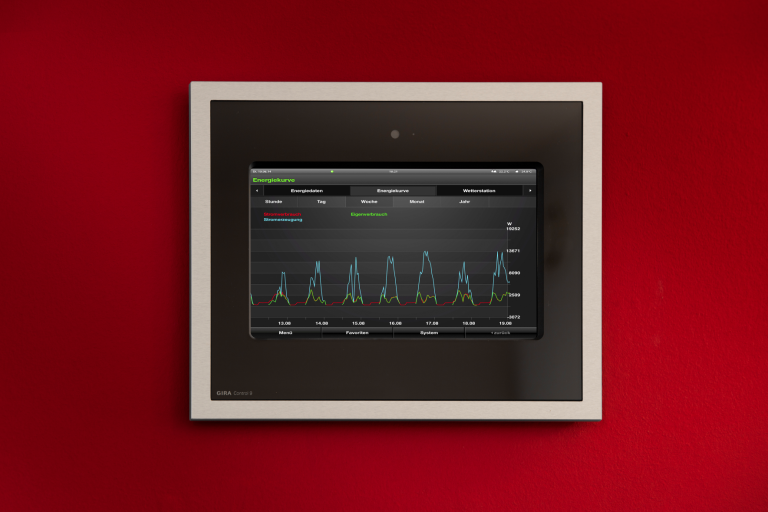 Smart Home Bedienstation für Zuhause, KNX-fähiger Homeserver für modernste Gebäudetechnik von Gira.