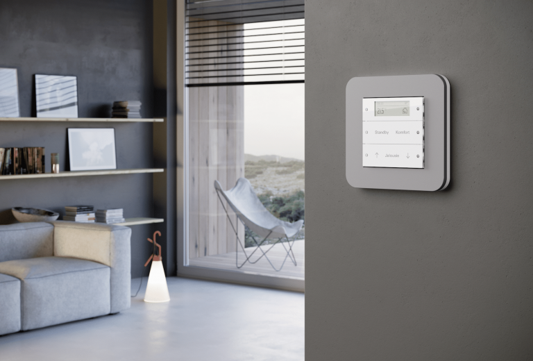 KNX-fähige Bedieneinheit von Gira für Licht, Thermostat und Jalousie.