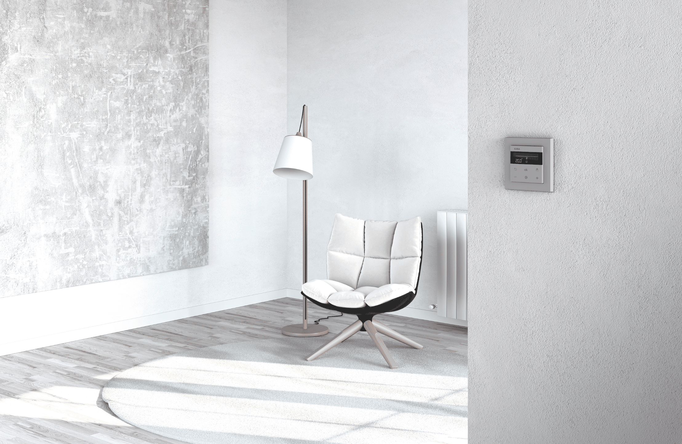 Gira zeigt einen Raum mit Stuhl und einen smarten Regler für die Temperatur in grau.