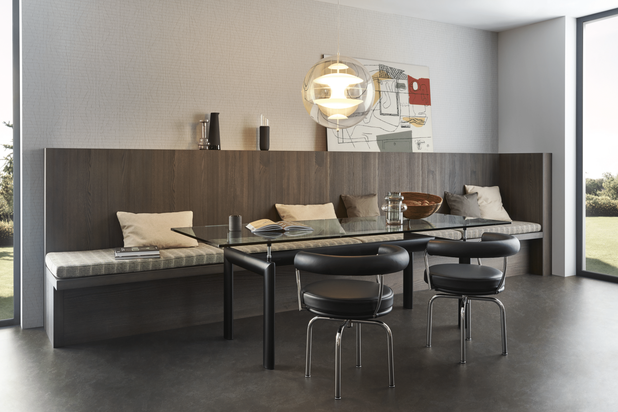 WOHNHAUS Grill & Ronacher zeigt einen Essbereich mit gemütlicher Sitzbank, Stühlen und einem Glastisch von LEICHT Küchen.