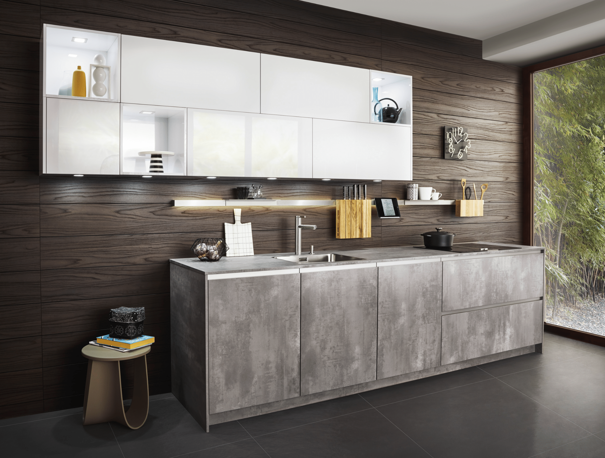 WOHNHAUS Grill & Ronacher zeigt eine moderne, grifflose Küchenzeile von LEICHT Küche mit Hängeschränken und Fronten in Weiß und Betonoptik.