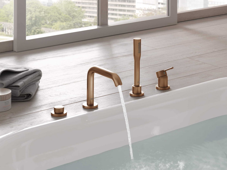 Badewannenarmatur in matt Bronze von Grohe.