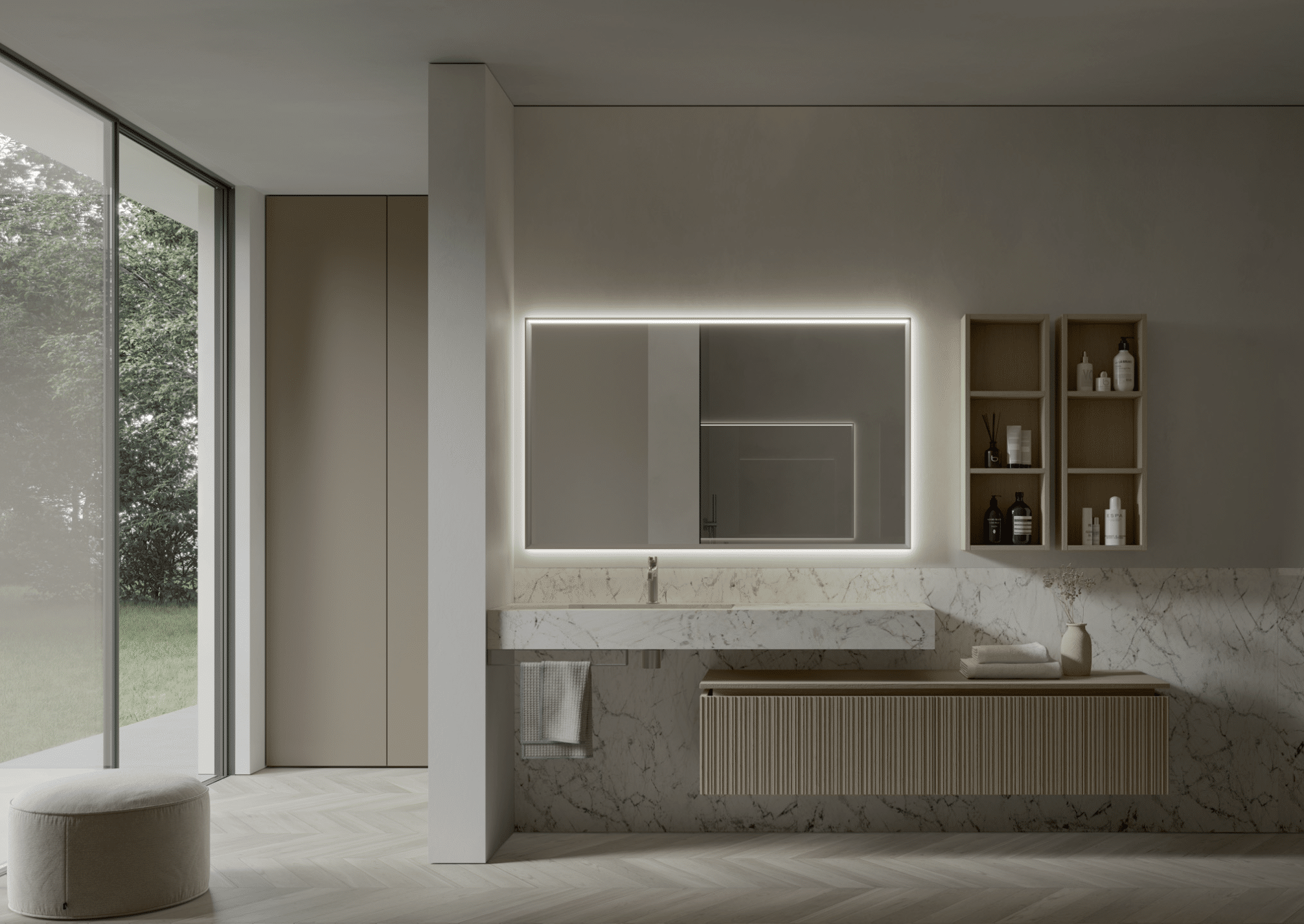 IDEA GOUP präsentiert ein modernes Badezimmer in grau/beige, mit Waschbecken aus weiß/schwarzem Mamor einem Holzschrank darunter und beleuchtetem Spiegel.