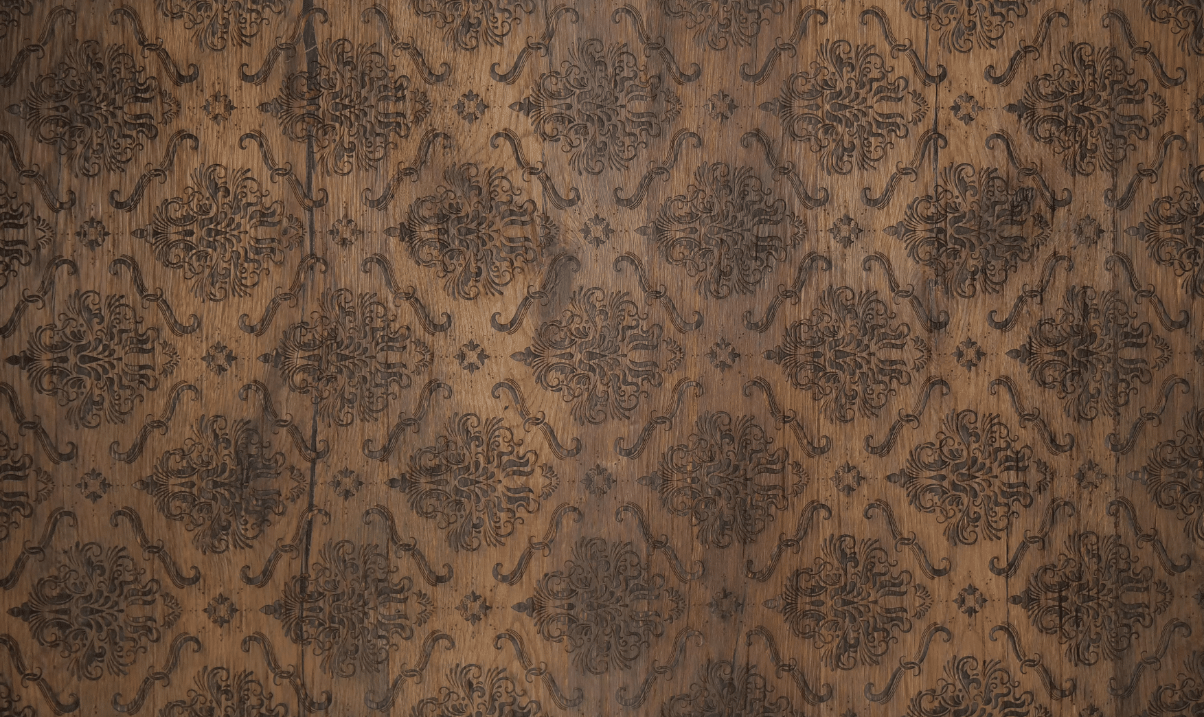 Keplinger zeigt ein schönes Muster, dass durch Holzgravur entstanden ist.